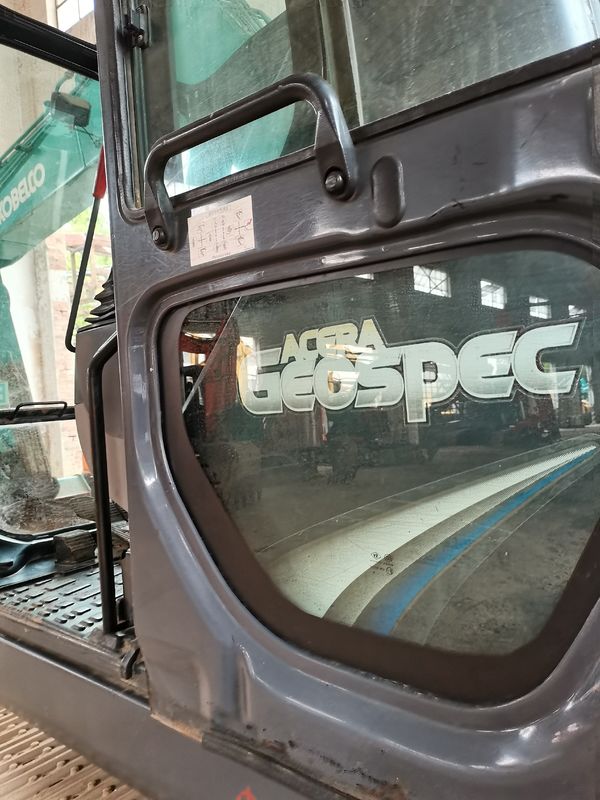 असली शूट 90% नई मूल जापान प्रयुक्त KOBELCO SK 75 क्रॉलर खुदाई मशीन बिक्री के लिए प्रयुक्त KOBELCO 75 जापानी प्रौद्योगिकी खुदाई मशीन