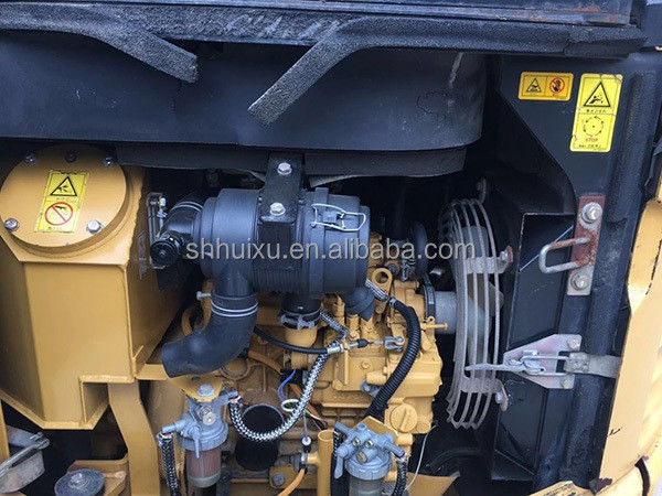 अच्छी गुणवत्ता का दूसरा हाथ छोटा क्रॉलर खुदाई CAT302 प्रयुक्त हाइड्रोलिक मिनी खुदाई कैटरपिलर मशीन कैटरपिलर स्टॉक में