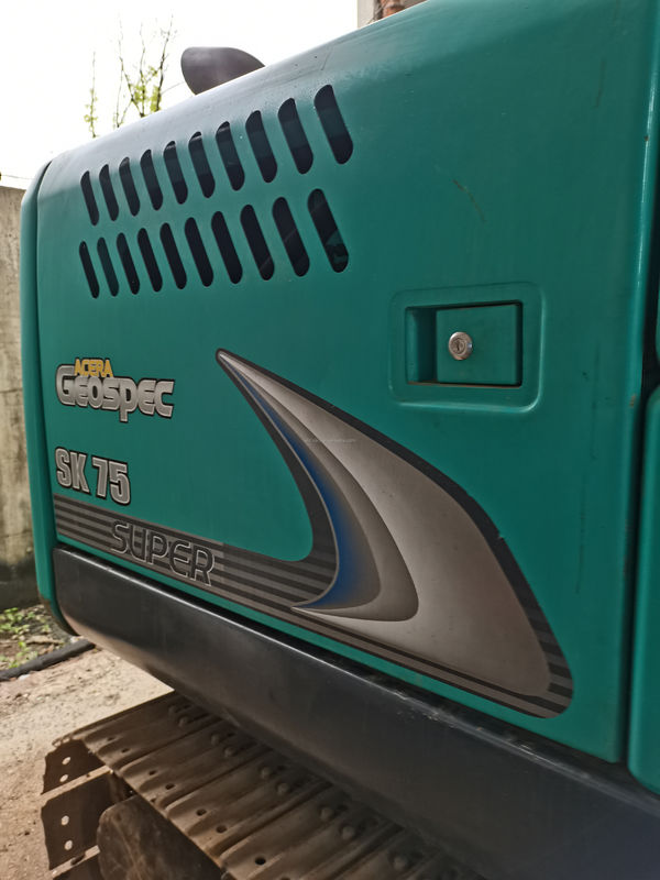 कोबेलको SK200 प्रयुक्त मिनी खुदाई Kobelco SK75 अच्छी गुणवत्ता सस्ती कीमत दूसरा हाथ हाइड्रोलिक क्रॉलर खुदाई जापान मूल