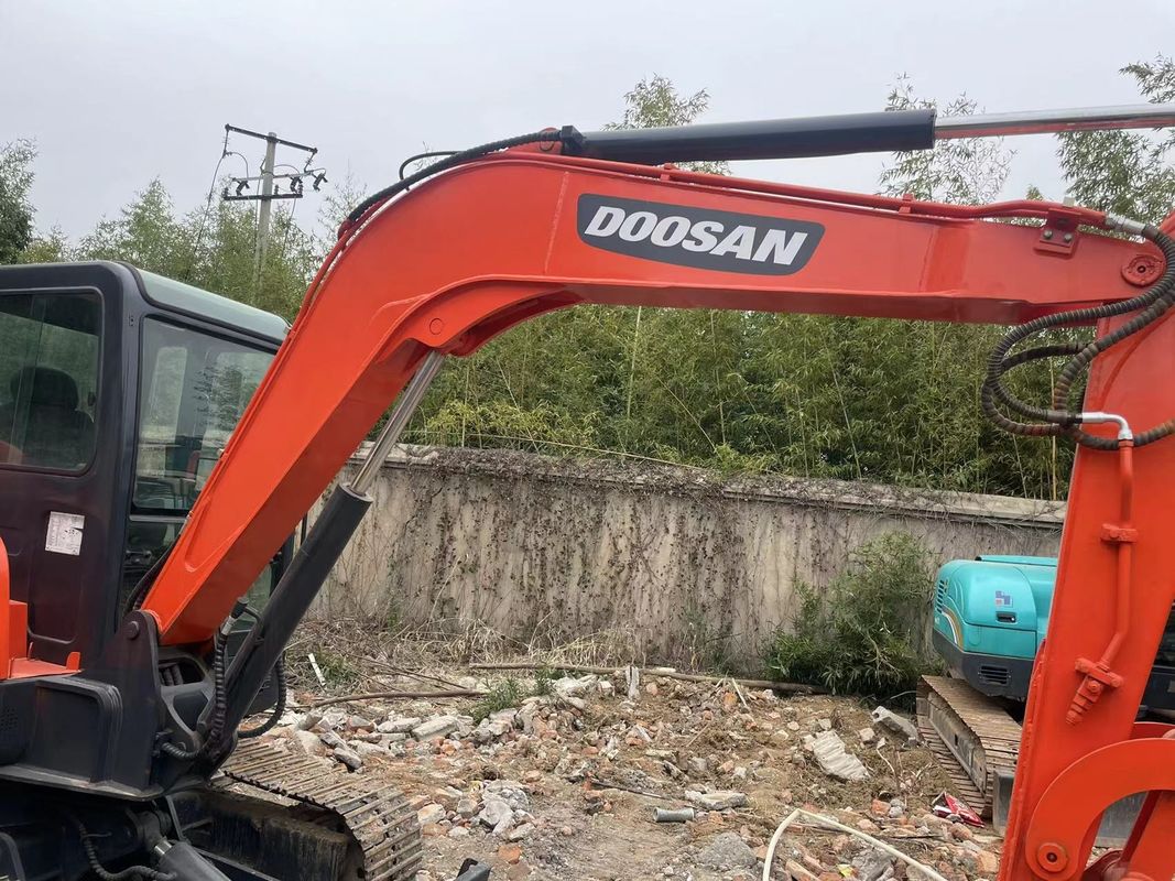 मिनी क्रॉलर हाइड्रोलिक खुदाई मशीन Doosan 55 छोटा खुदाई मशीन प्रयुक्त मशीनरी दूसरा हाथ कॉम्पैक्ट खुदाई मशीन मिनी खुदाई कीमत