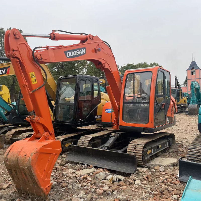 इस्तेमाल किया गया मिनी खुदाई मशीन Doosan DX75 छोटा खुदाई मशीन इस्तेमाल किया 6 टन हाथ पृथ्वी खुदाई छोटे खुदाई मशीन