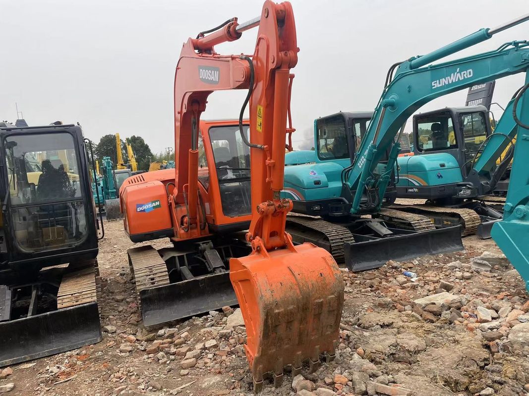 इस्तेमाल किया गया मिनी खुदाई मशीन Doosan DX75 छोटा खुदाई मशीन इस्तेमाल किया 6 टन हाथ पृथ्वी खुदाई छोटे खुदाई मशीन