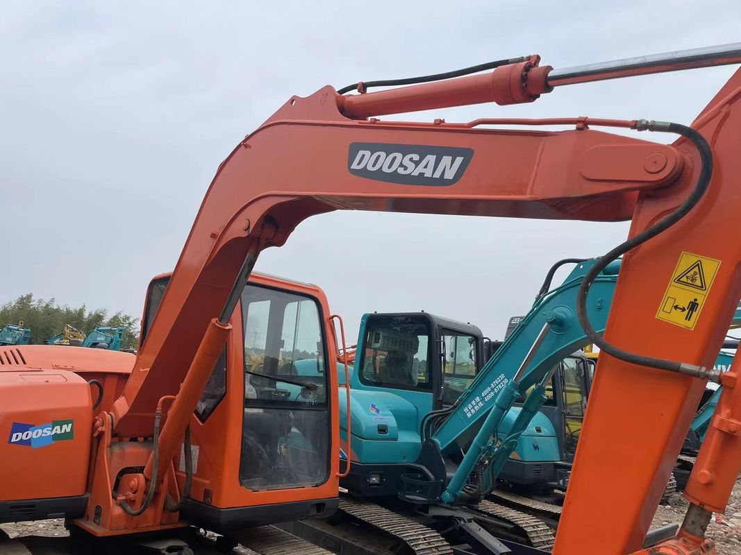 इस्तेमाल किया गया मिनी खुदाई मशीन Doosan DX75 छोटा खुदाई मशीन इस्तेमाल किया 6 टन हाथ पृथ्वी खुदाई छोटे खुदाई मशीन