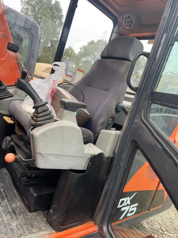 इस्तेमाल किया गया मिनी खुदाई मशीन Doosan DX75 छोटा खुदाई मशीन इस्तेमाल किया 6 टन हाथ पृथ्वी खुदाई छोटे खुदाई मशीन