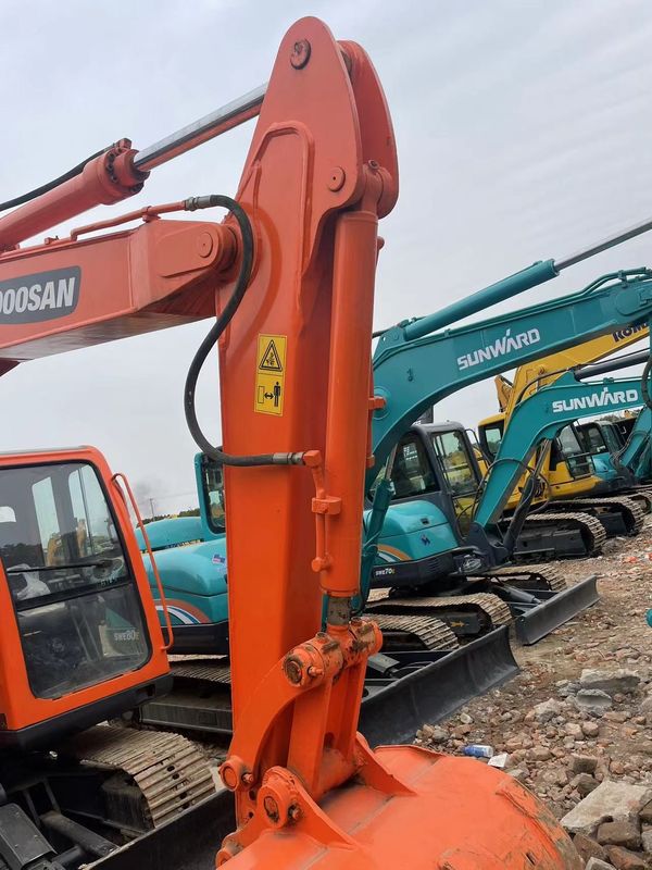 प्रयुक्त मशीनरी Doosan DX75 छोटे खुदाई मशीन प्रयुक्त रबर ट्रैक मिनी खुदाई मशीनों खुदाई हाथ