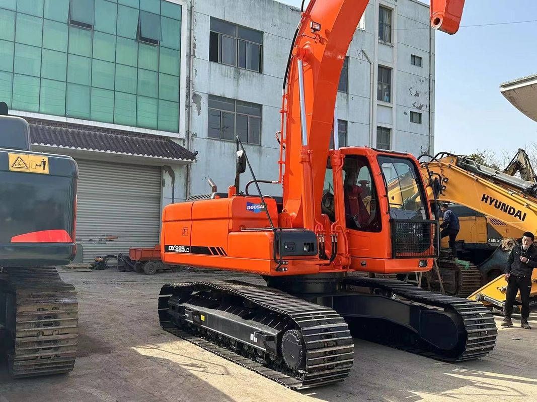 मूल पेंट और स्थिति बिक्री के लिए सेकंड हैंड खुदाई मशीन Doosan DX225LC