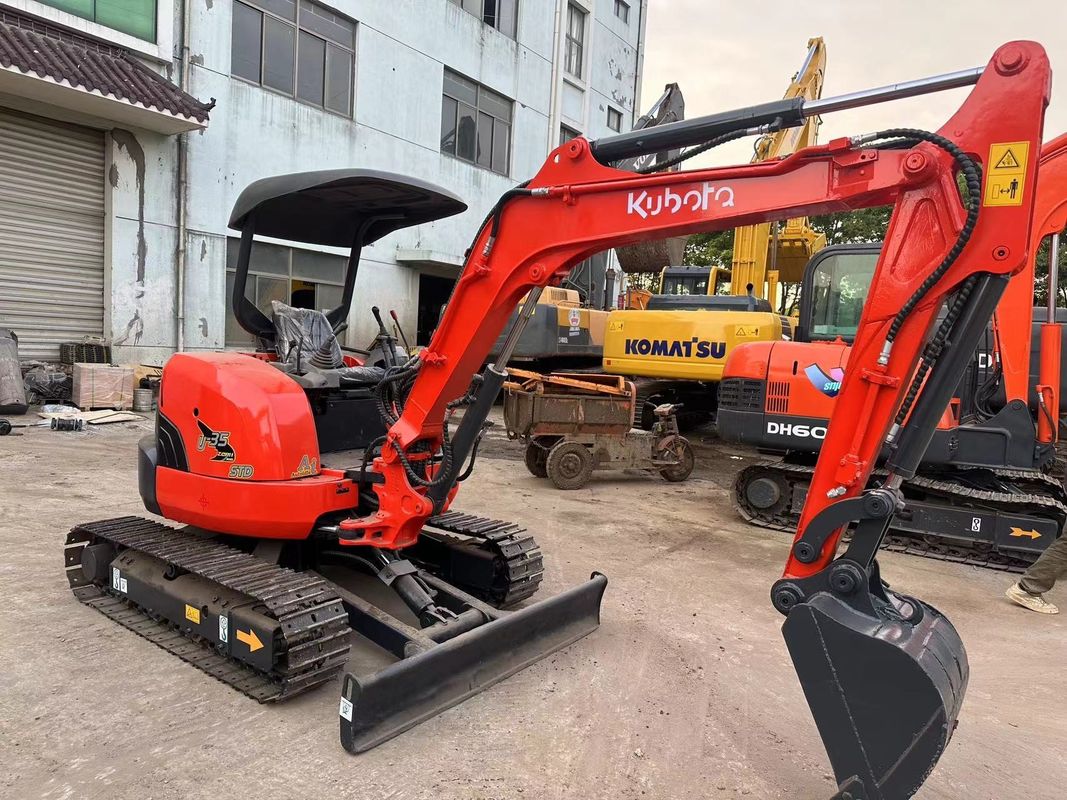 प्रयुक्त उत्खनन उपकरण KOBOTA U35 प्रयुक्त मिनी उत्खनन उपकरण KUBOTA 35 U बिक्री पर