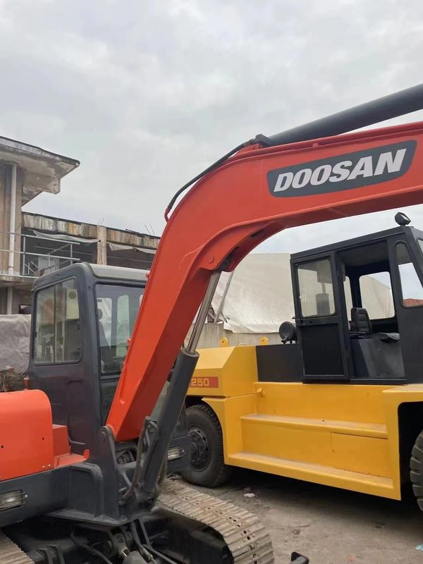 मूल प्रयुक्त Doushan DH55 खुदाई अच्छी स्थिति में है मजबूत और सरल रखरखाव
