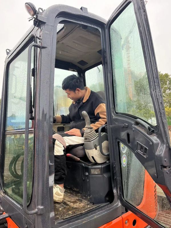 5500 किलोग्राम प्रयुक्त मिनी खुदाई मशीन हिताची Zx50u सेकंड हैंड खुदाई मशीन मूल रंग