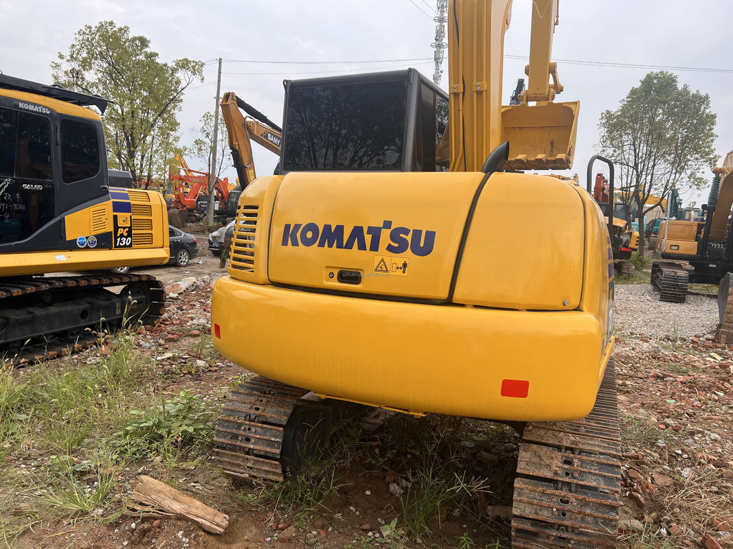 उच्च शक्ति वाला इंजन इस्तेमाल किया KOMATSU PC130 बिक्री पर/दूसरा हाथ मध्यम आकार का खुदाई मशीन KOMATSU PC130