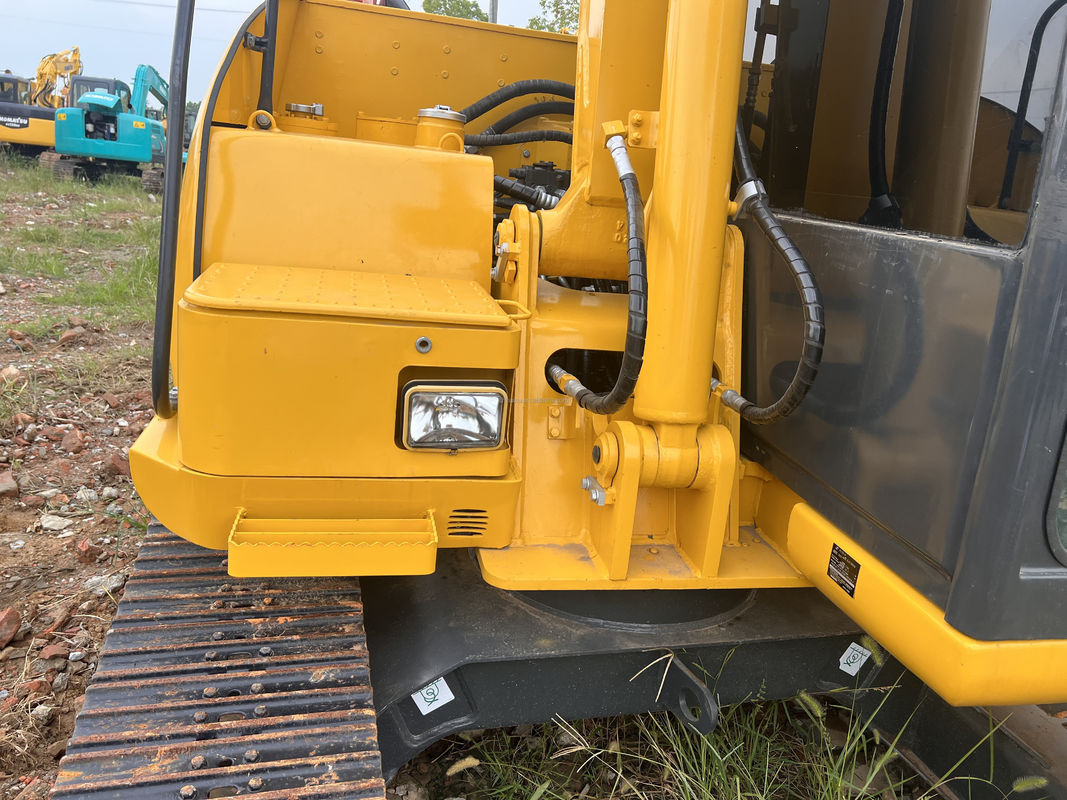 उच्च शक्ति वाला इंजन इस्तेमाल किया KOMATSU PC130 बिक्री पर/दूसरा हाथ मध्यम आकार का खुदाई मशीन KOMATSU PC130