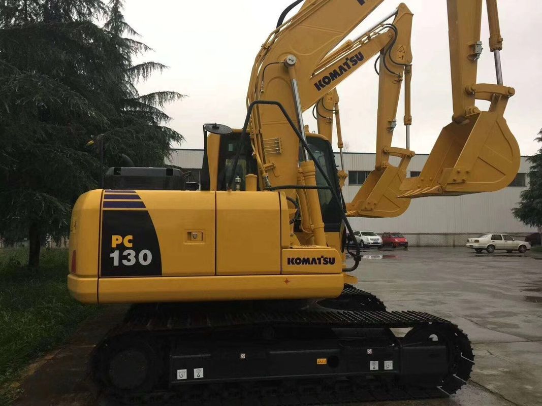 उच्च शक्ति वाला इंजन इस्तेमाल किया KOMATSU PC130 बिक्री पर/दूसरा हाथ मध्यम आकार का खुदाई मशीन KOMATSU PC130