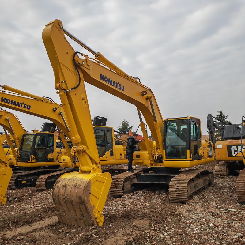 स्टॉक में बड़ा प्रयुक्त खुदाई मशीन KOMATSU PC220-8/नया आगमन दूसरा हाथ KOMATSU PC220-8