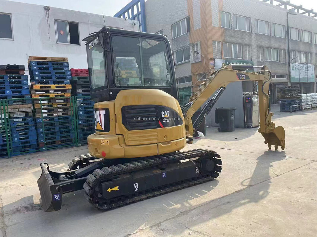पीले रंग की मिनी प्रयुक्त खुदाई मशीन cat303e बिक्री के लिए